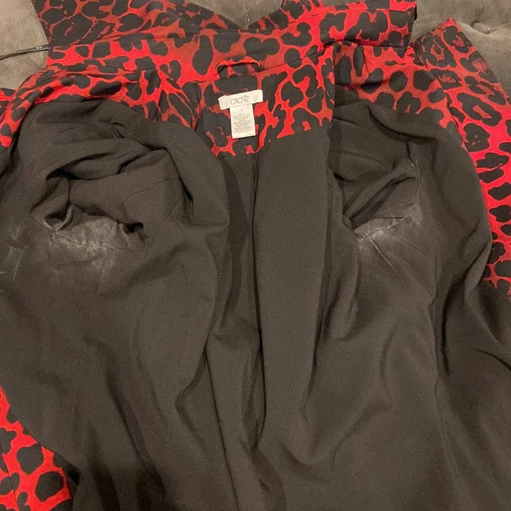 EUC Caché red leopard trench_11